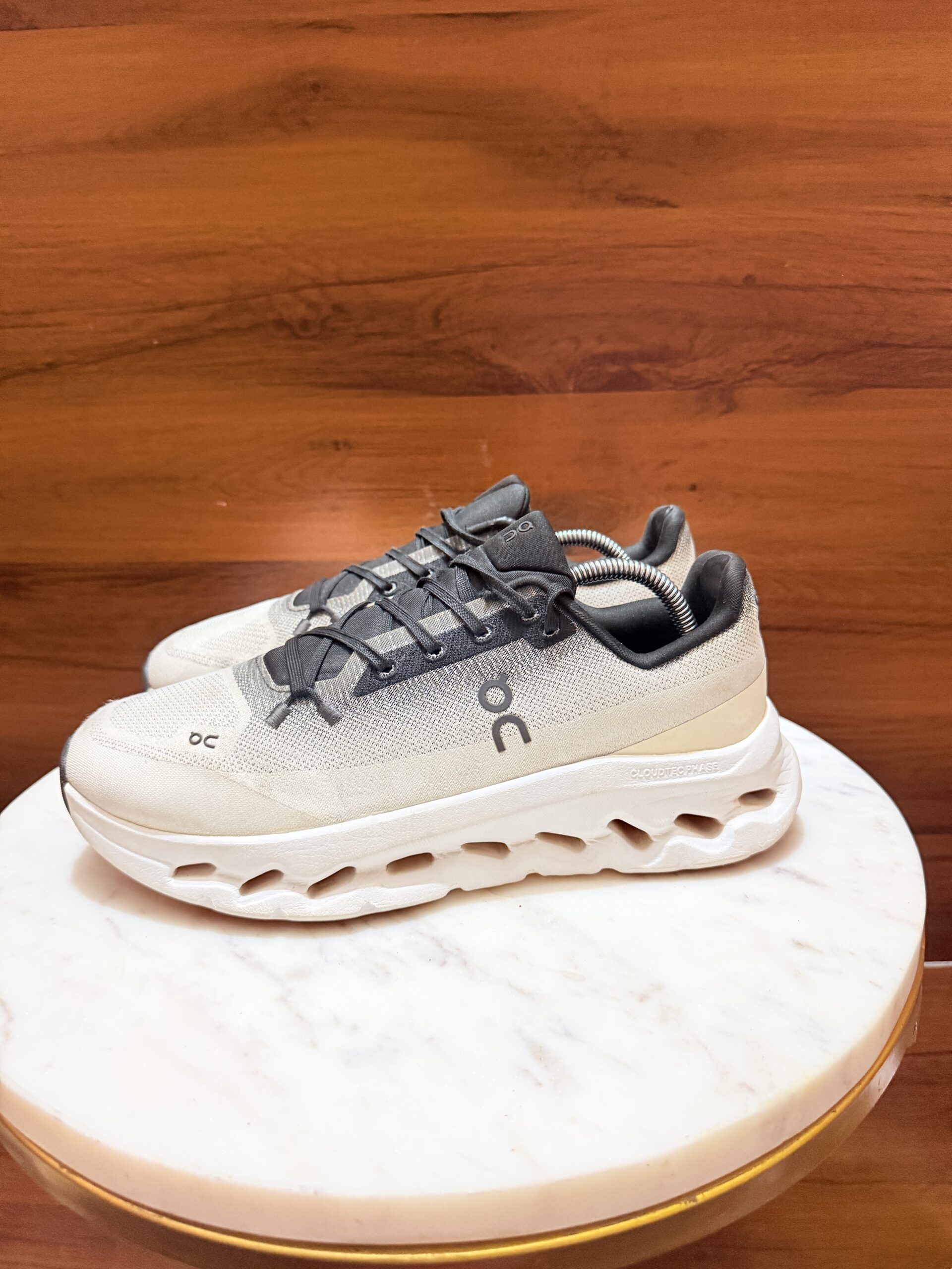ON RUNNING CLOUDMONSTER GREY BLACK SNEAKERS