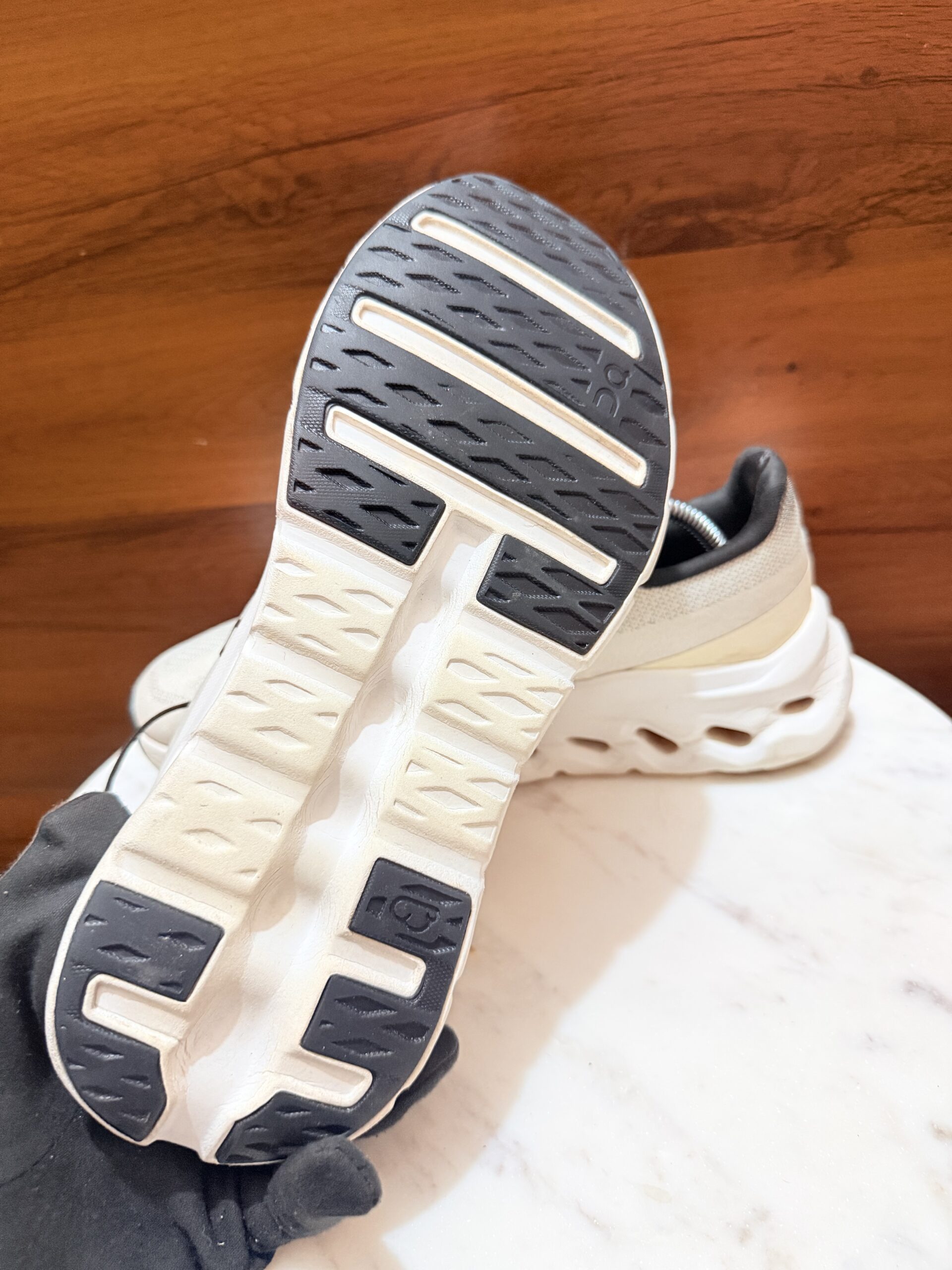 ON RUNNING CLOUDMONSTER GREY BLACK SNEAKERS - Image 9