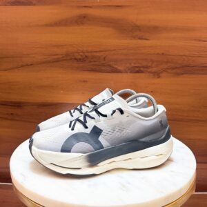 ON RUNNING CLOUDBOOM MAX GREY WHITE SNEAKERS