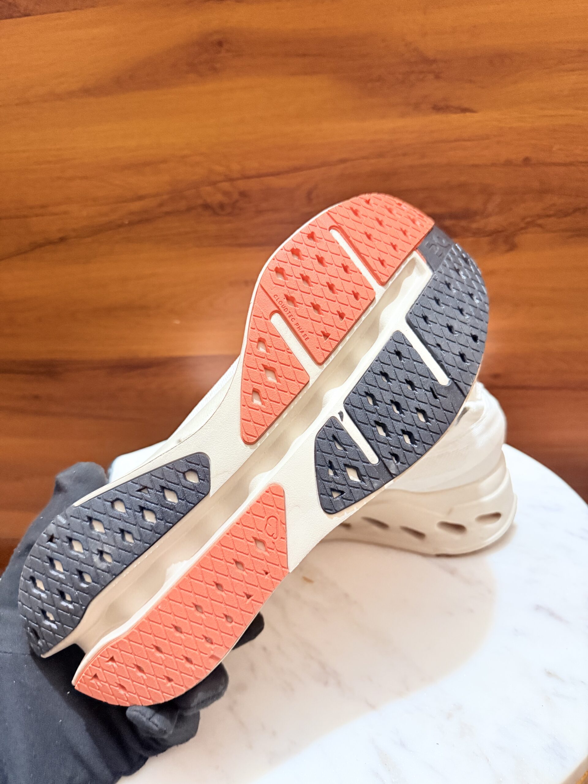 ON RUNNING CLOUDSURFER MAX IVORY SALMON SNEAKERS - Image 6