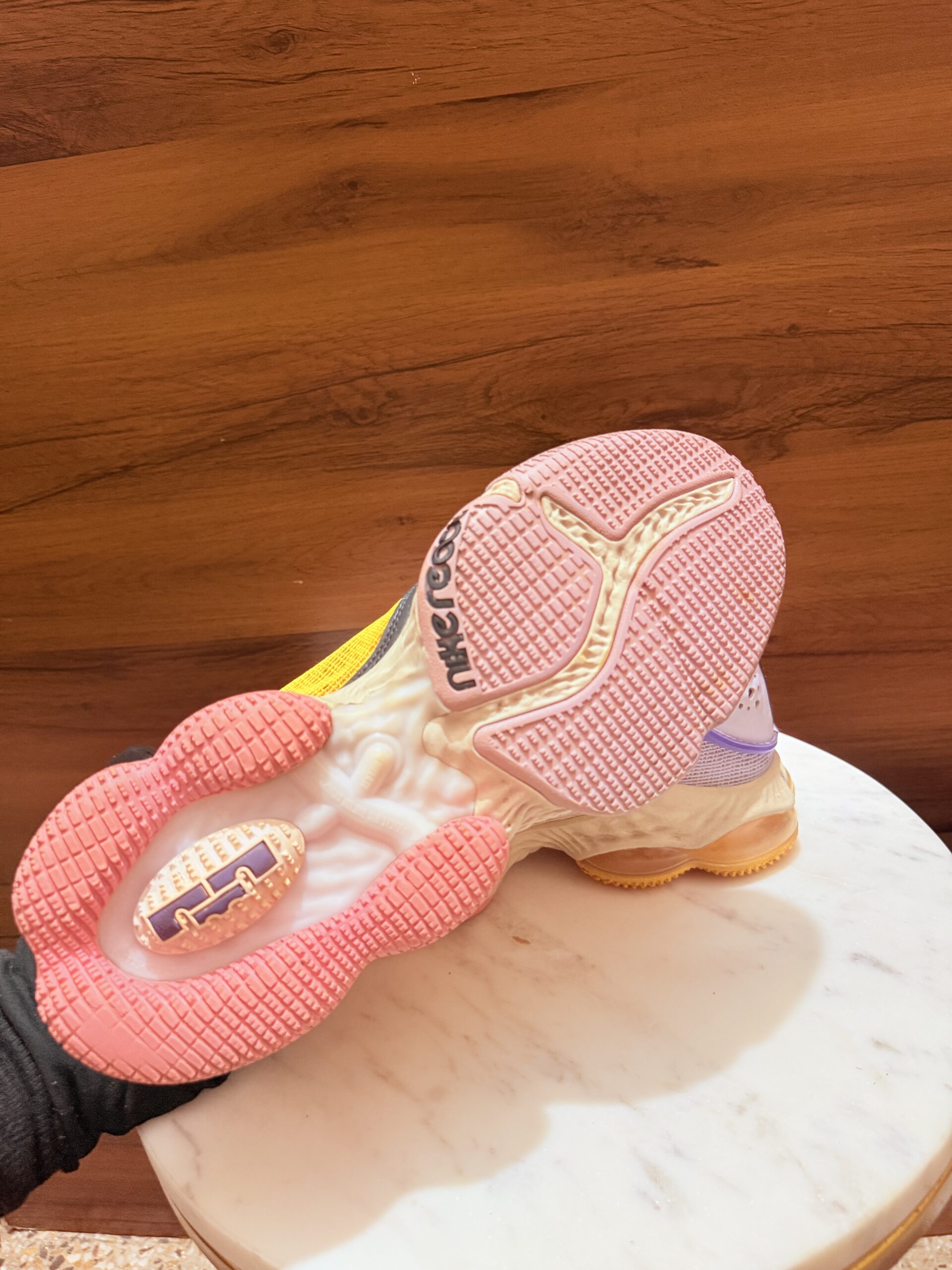 Nike LeBron 19 Low 'Mismatch' basketball shoes featuring a lilac, pink gaze, and dark smoke grey colorway - Image 6