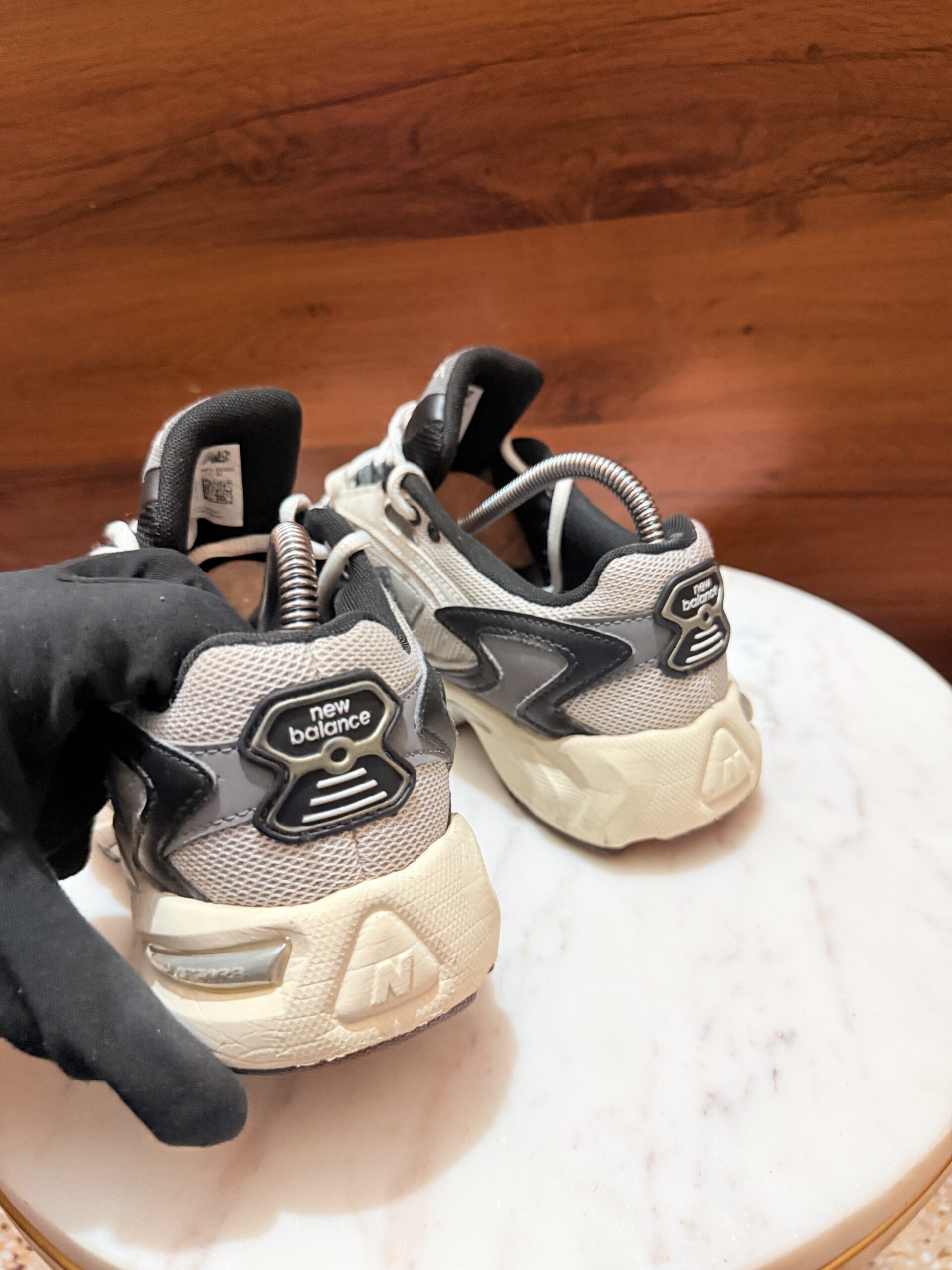 New Balance 725 Sneakers – Off-White / Grey