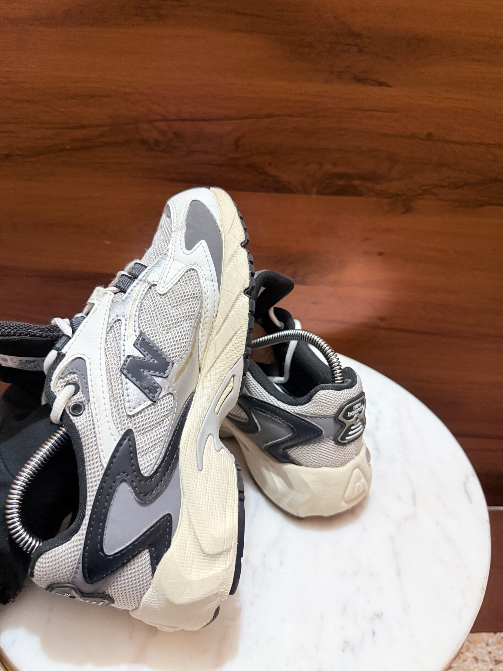 New Balance 725 Sneakers – Off-White / Grey