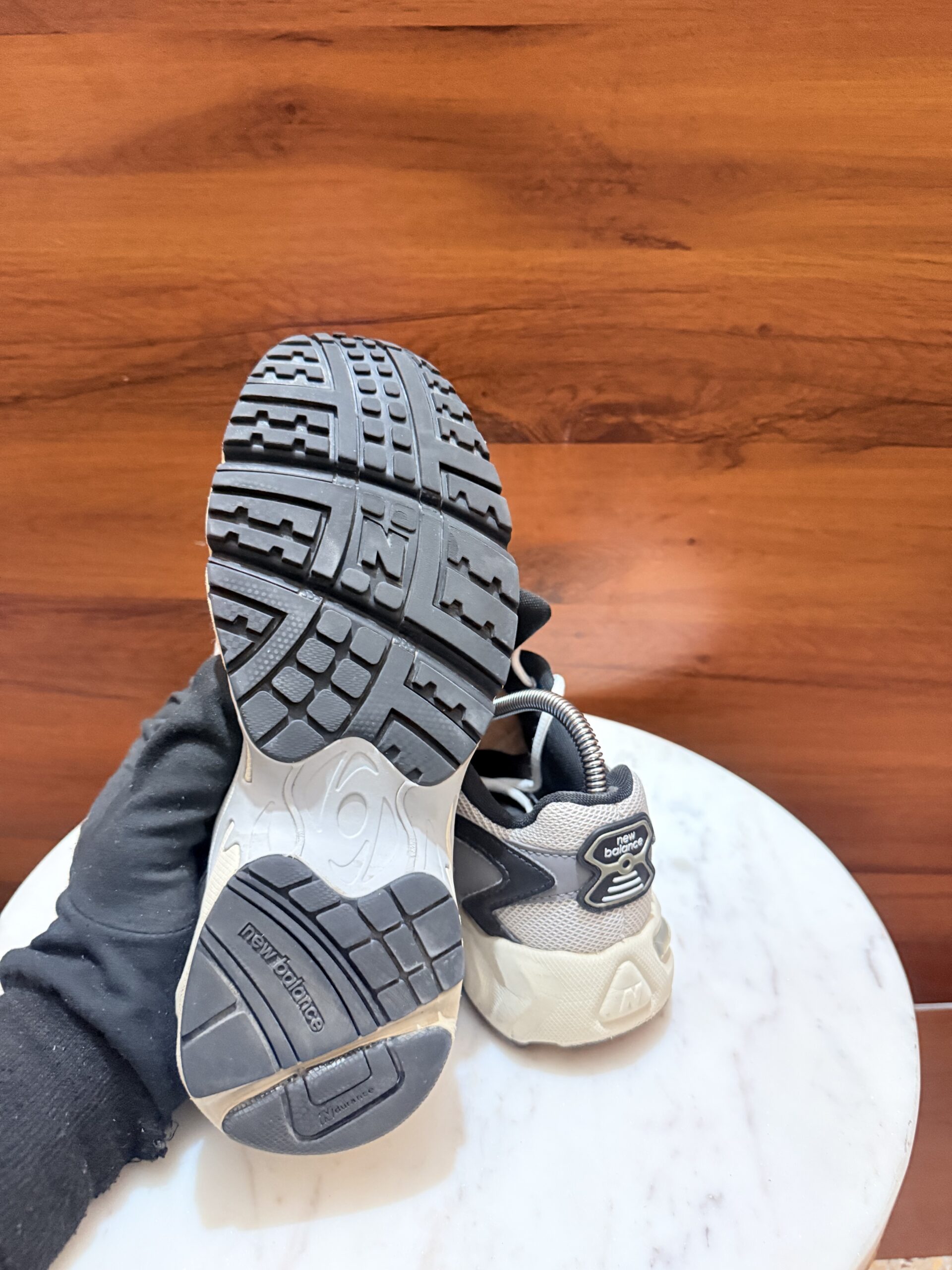 New Balance 725 Sneakers – Off-White / Grey