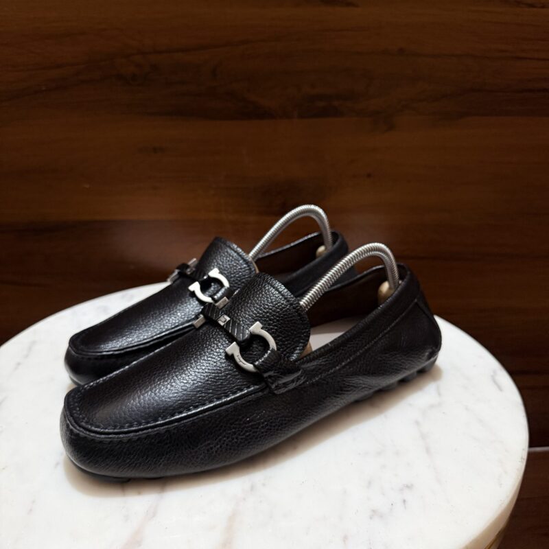 Salvatore Ferragamo Gancini Driver Loafers – Black