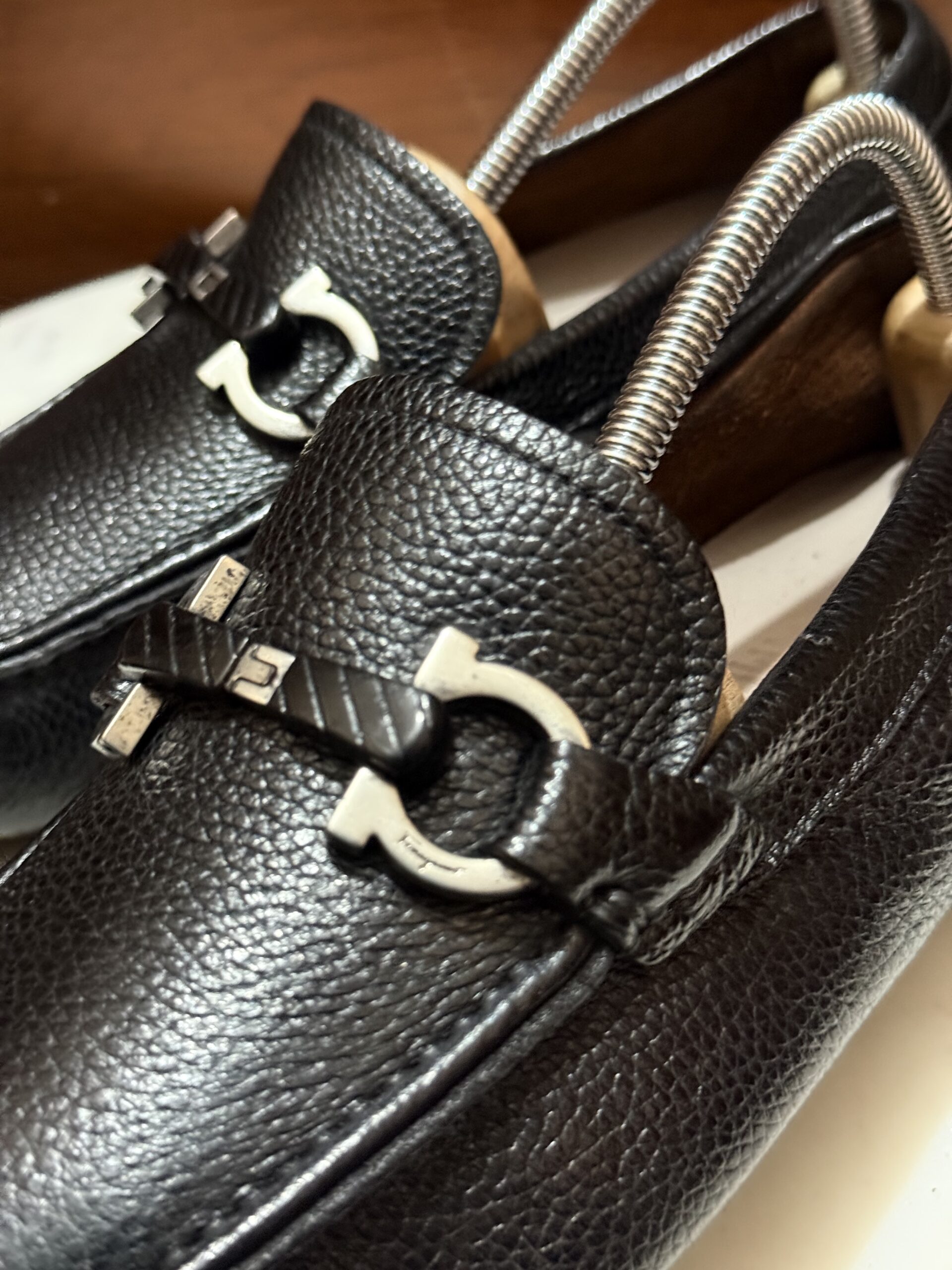 Salvatore Ferragamo Gancini Driver Loafers – Black