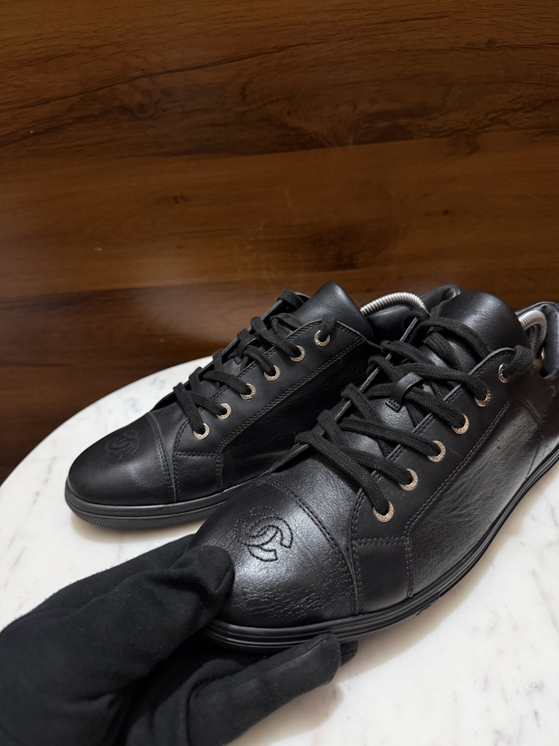 Chanel – Interlocking CC Leather Low-Top Sneakers "Triple Black"
