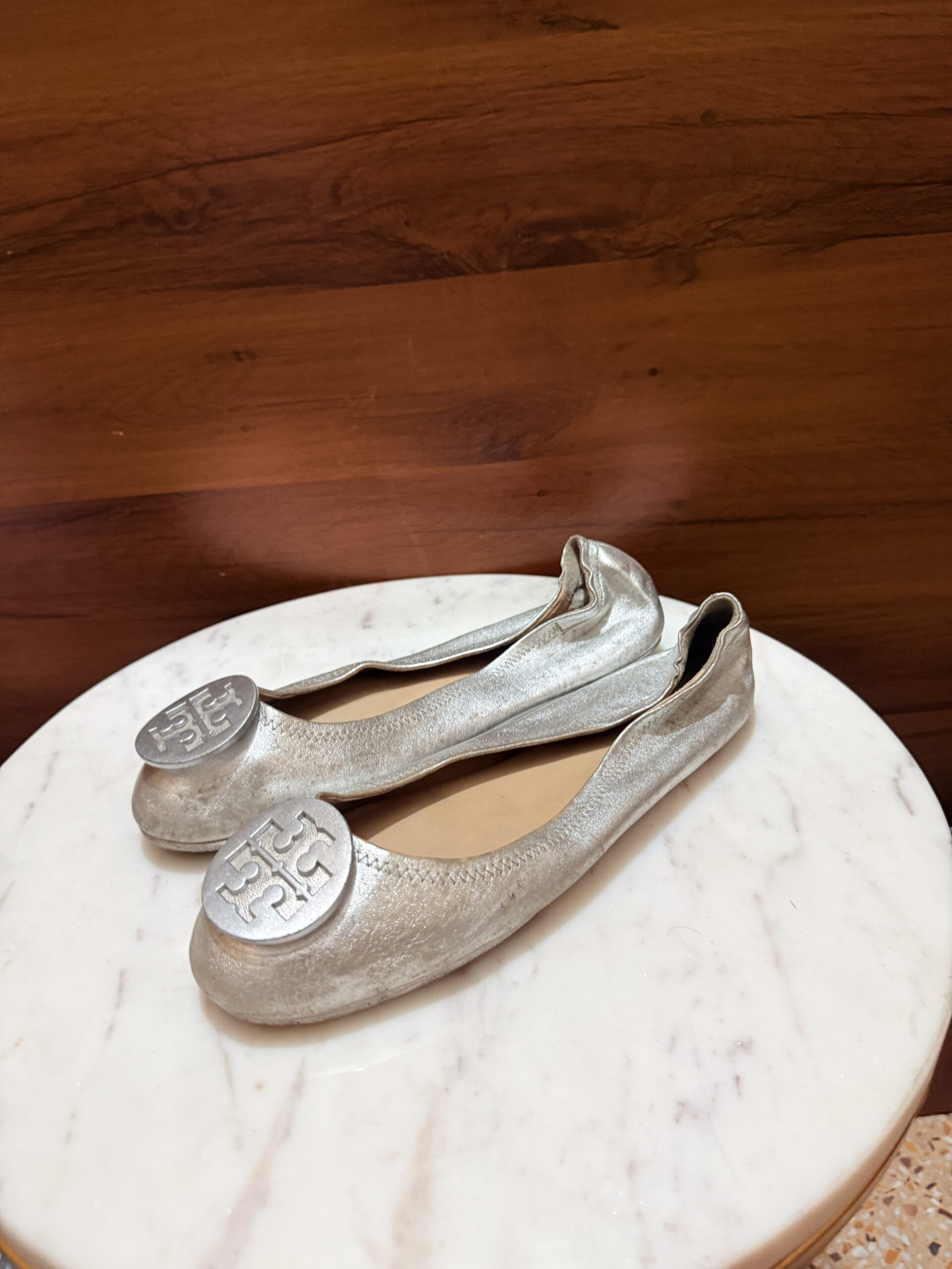 Tory Burch Minnie Travel Ballet Flats – Metallic Silver