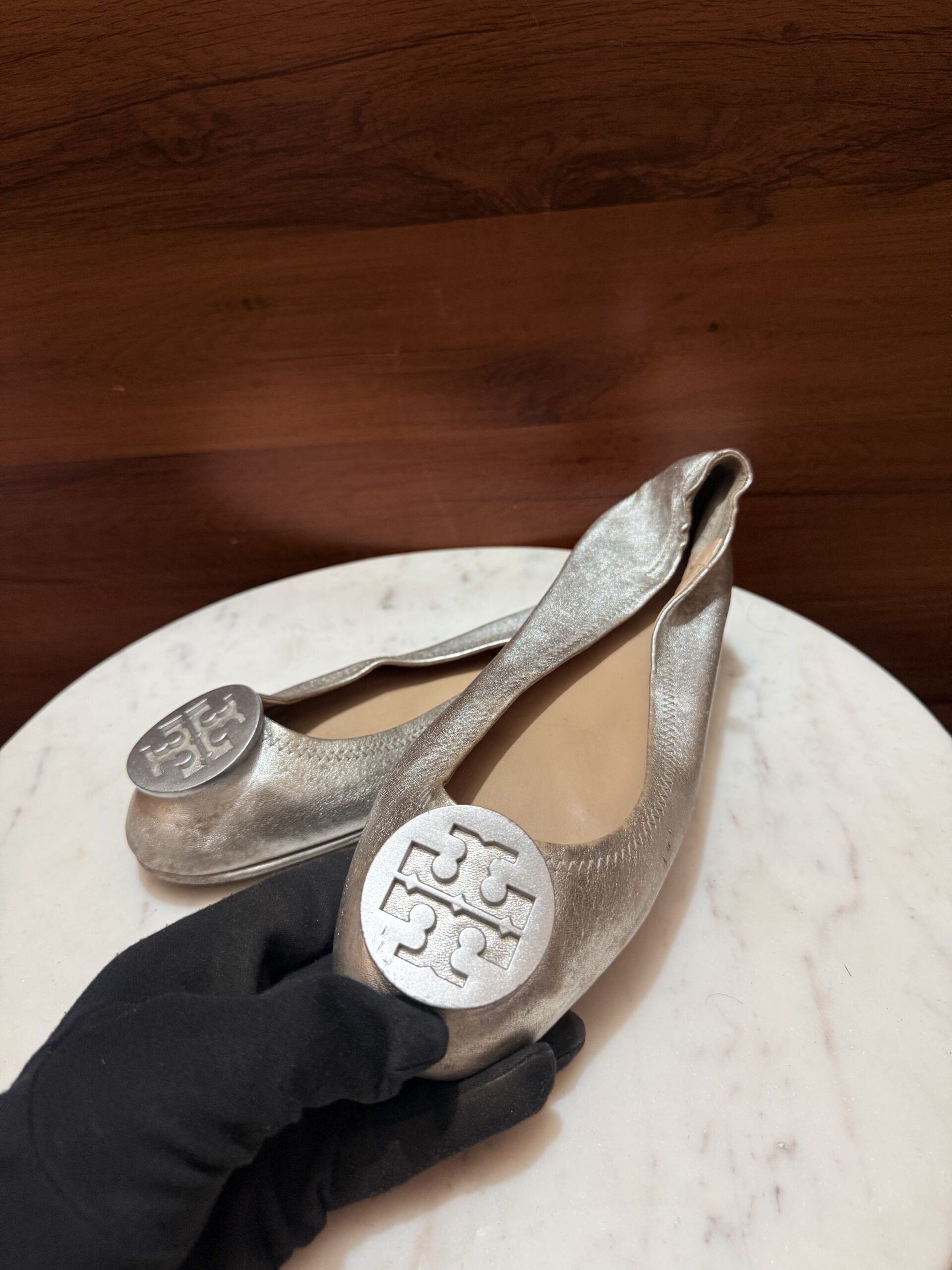 Tory Burch Minnie Travel Ballet Flats – Metallic Silver