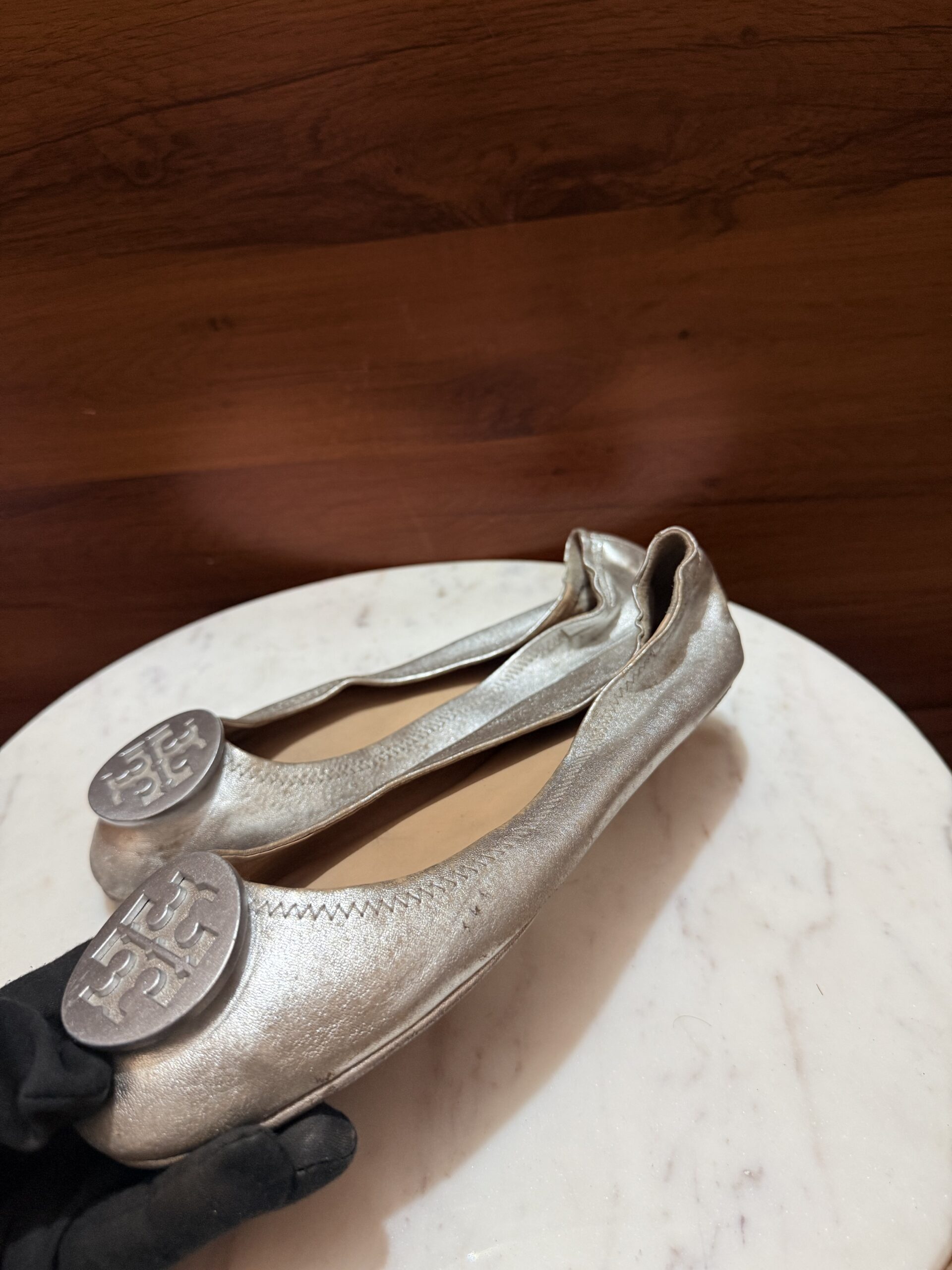Tory Burch Minnie Travel Ballet Flats – Metallic Silver