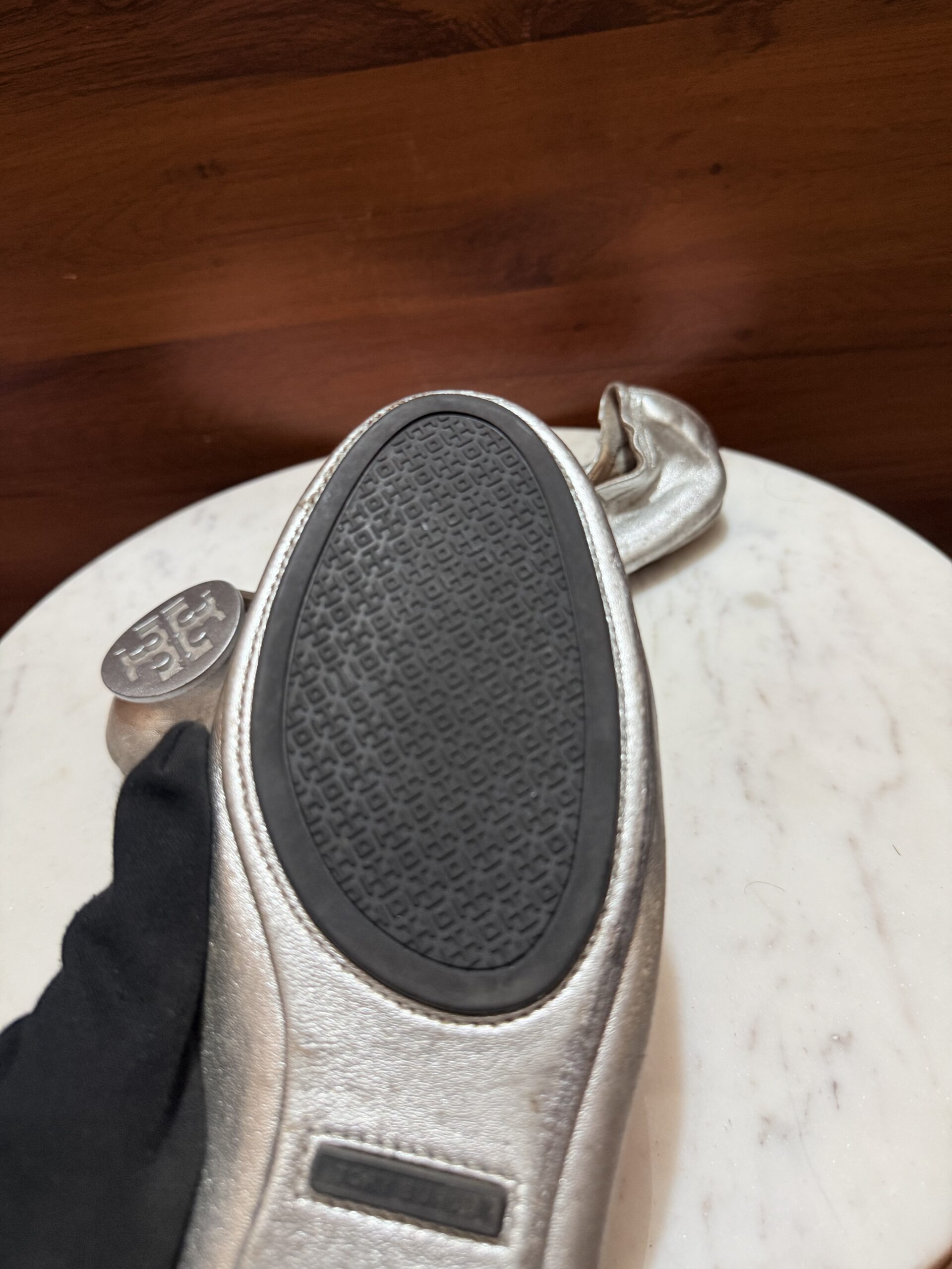 Tory Burch Minnie Travel Ballet Flats – Metallic Silver