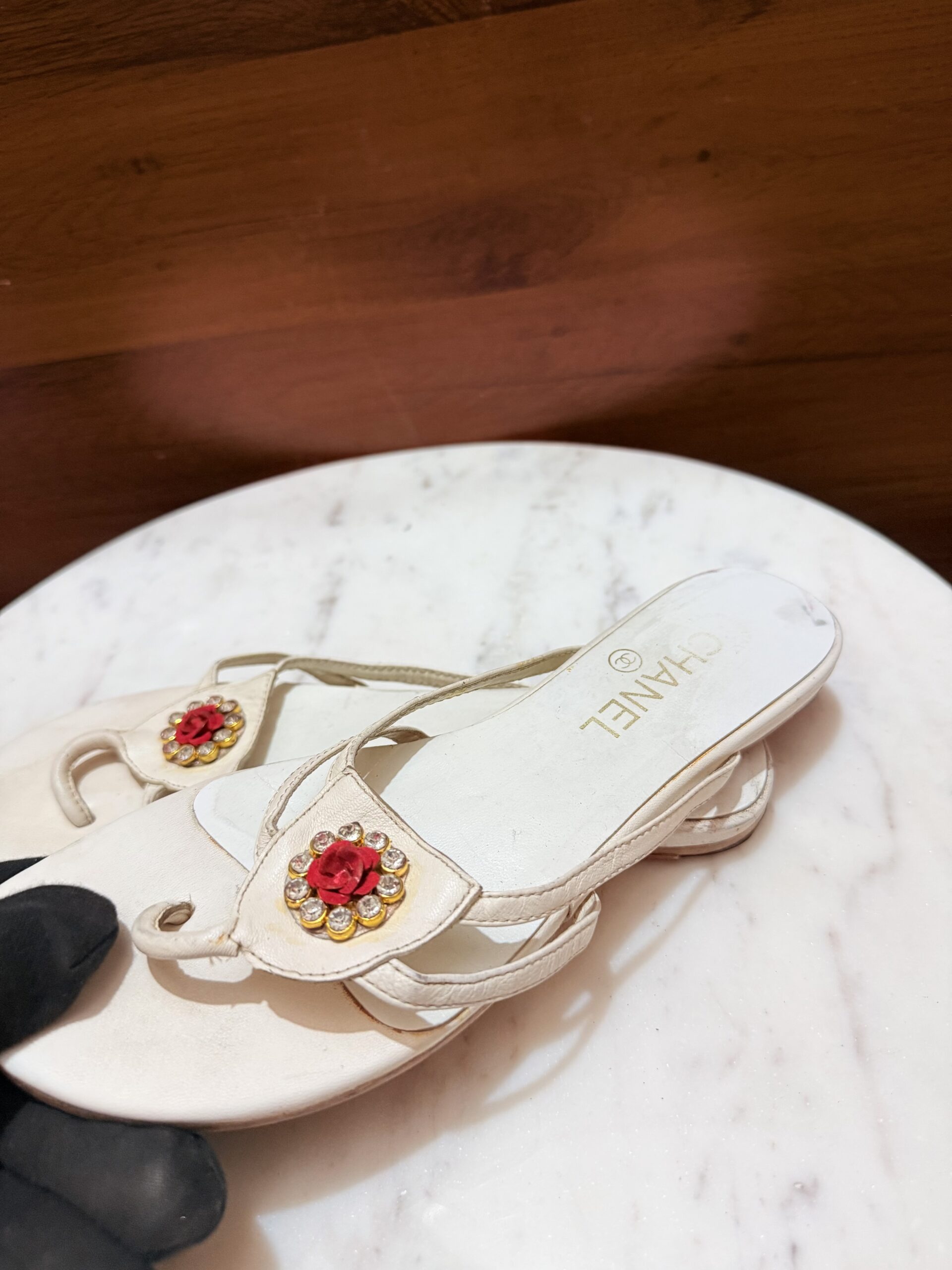Chanel Camellia Embellished Thong Sandals – White / Red