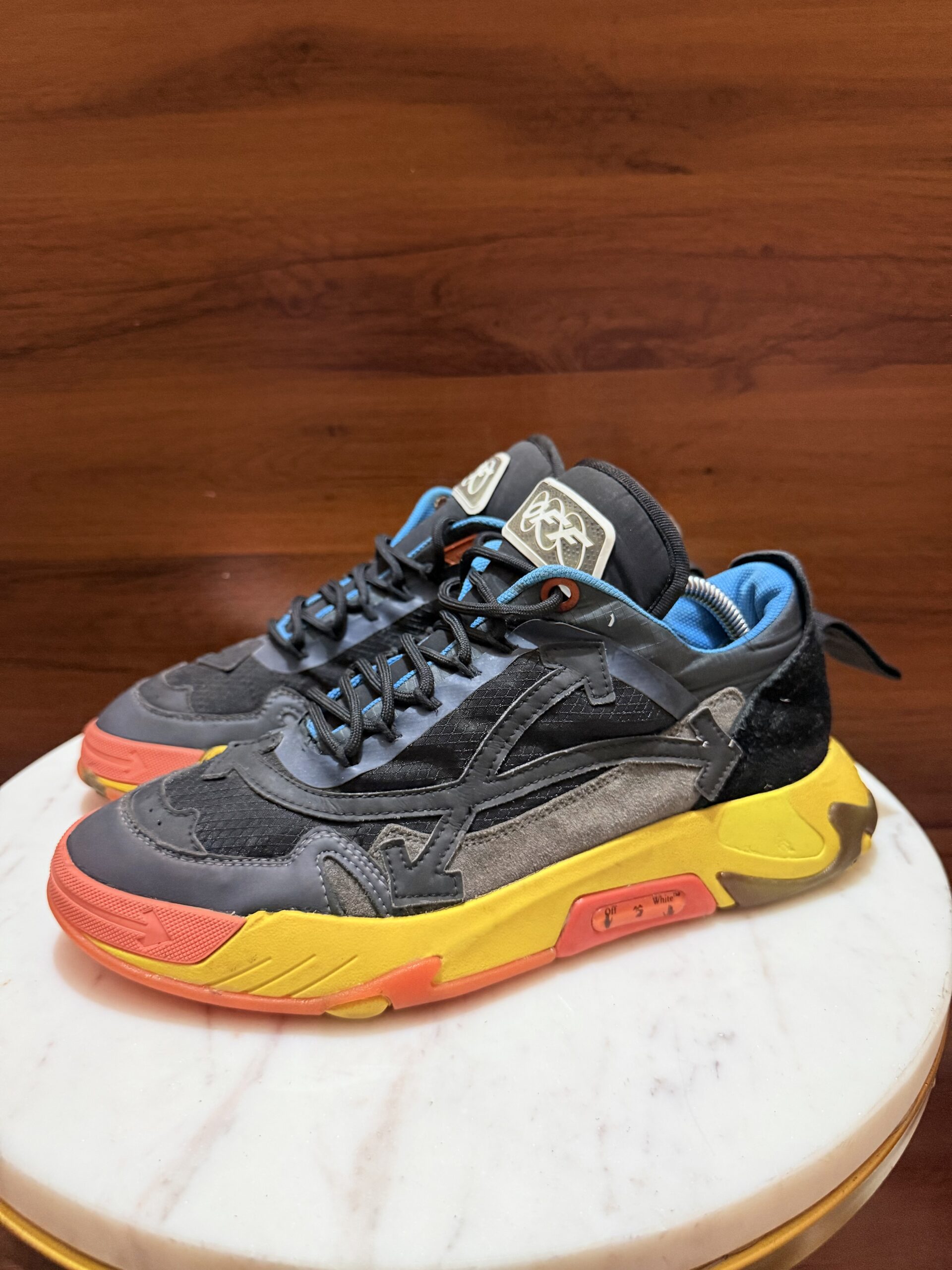 Off-White Sneakers – Dark Grey / Yellow / Multicolor
