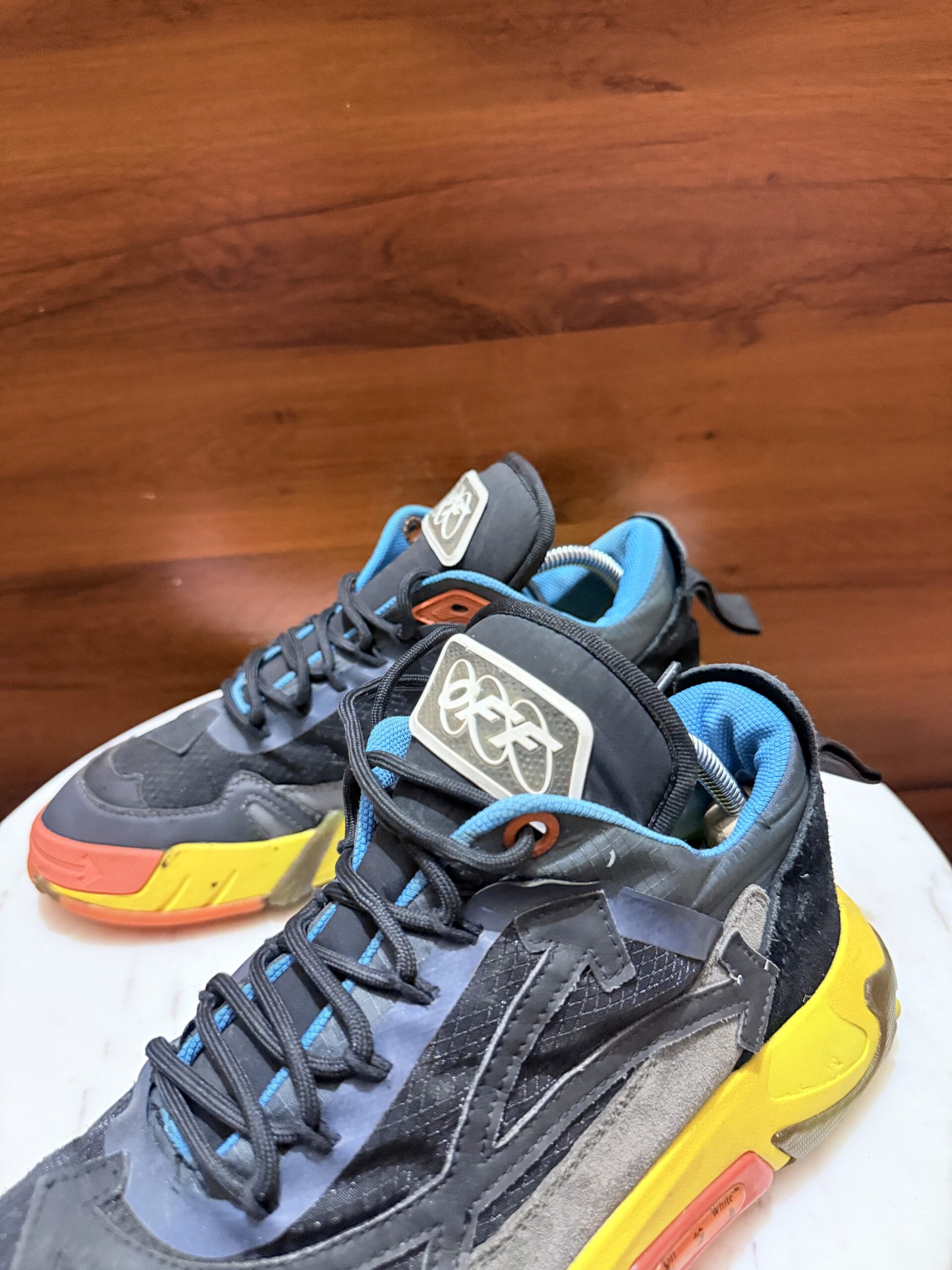 Off-White Sneakers – Dark Grey / Yellow / Multicolor