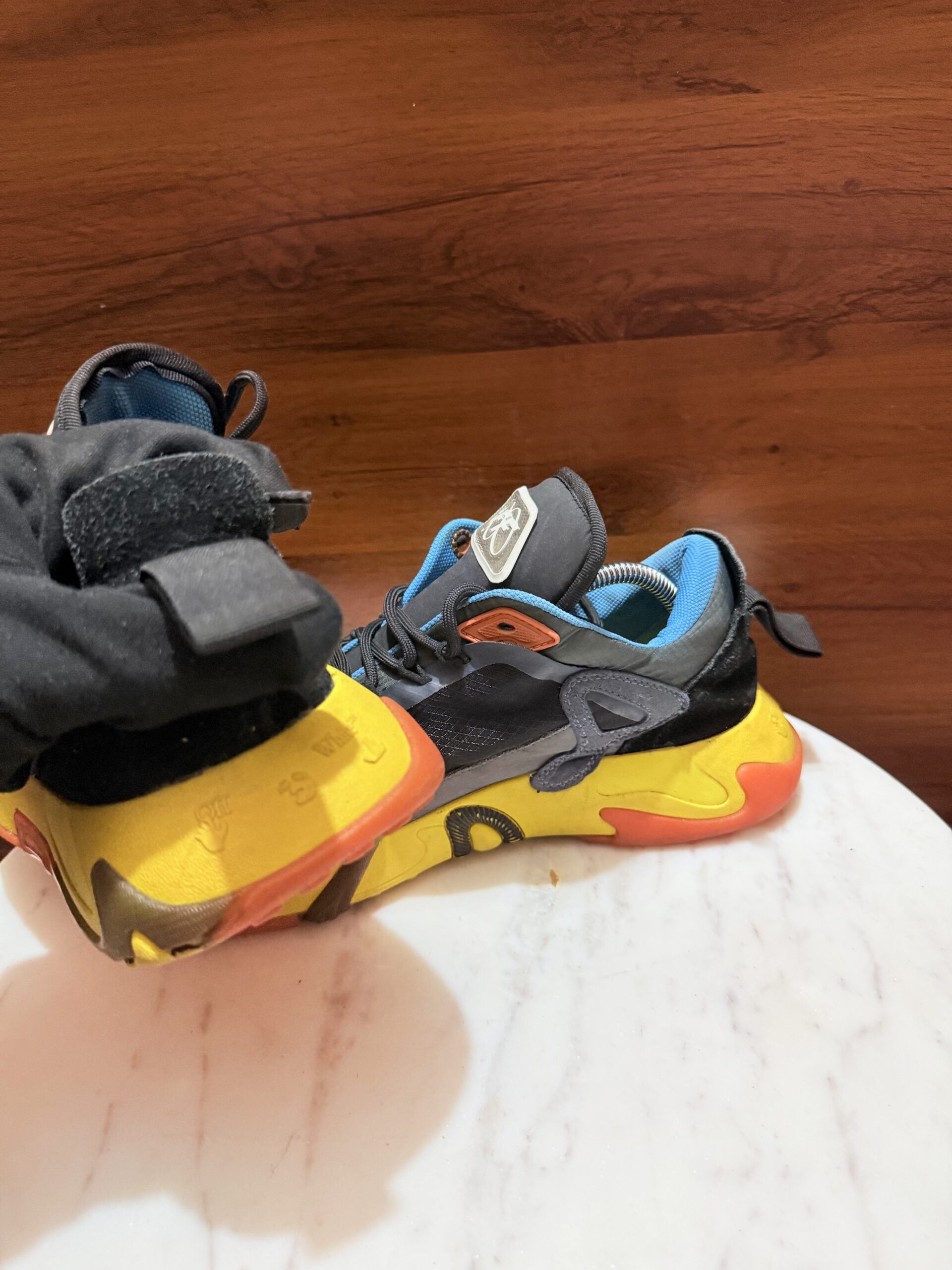 Off-White Sneakers – Dark Grey / Yellow / Multicolor