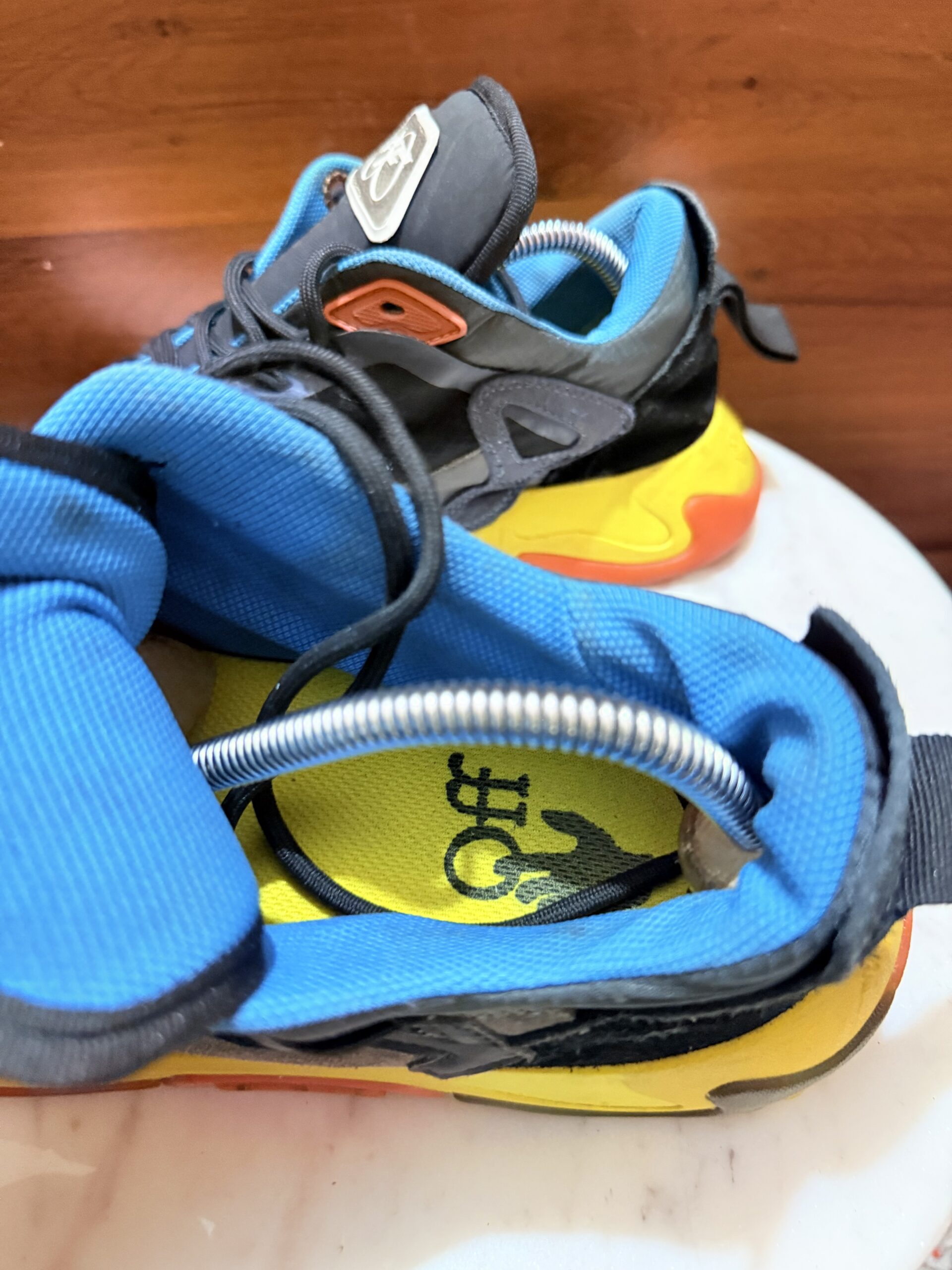 Off-White Sneakers – Dark Grey / Yellow / Multicolor