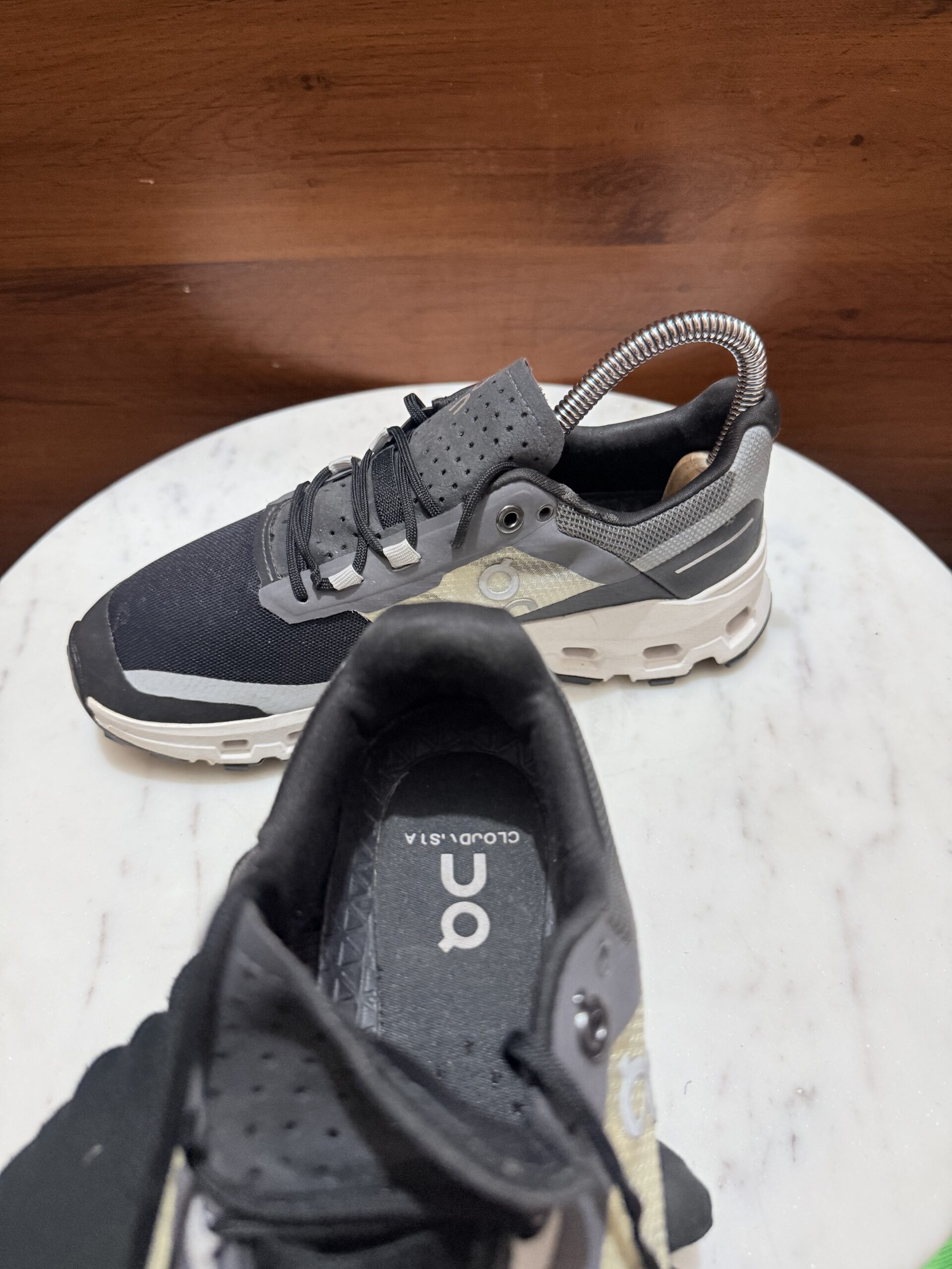 On Running Cloudflyer – Black / Grey / White